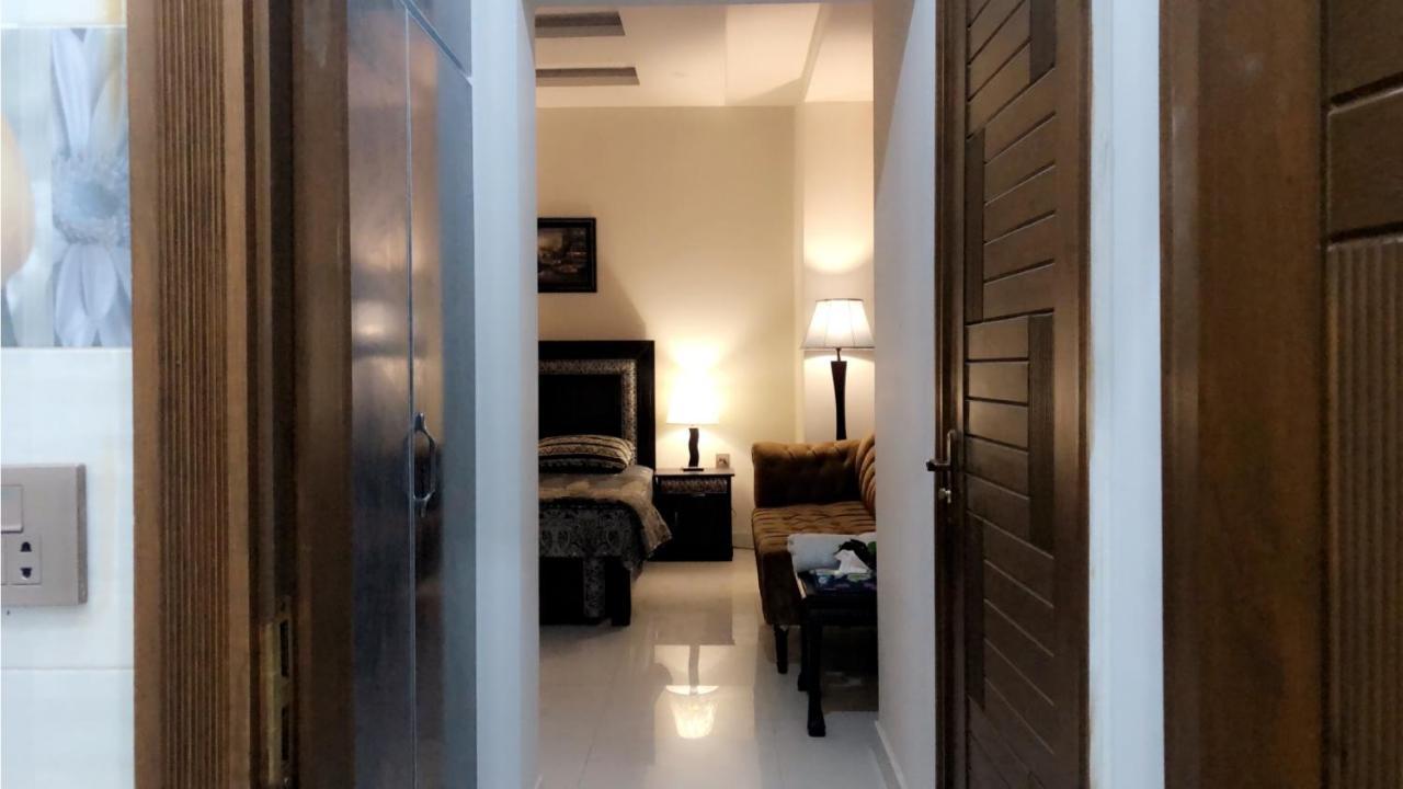 Fully Serviced Holiday Home Near Lyallpur Galleria Faysalabad Dış mekan fotoğraf